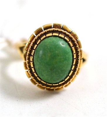 Lot 187 - A green stone ring stamped '14K'
