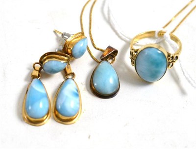 Lot 190 - A Larimar stone-set ring (stamped '14K'), pair of drop earrings (stamped '14K') and pendant on...