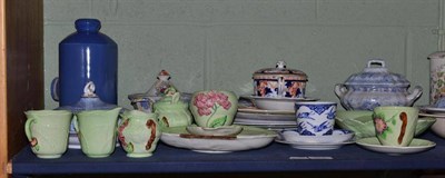 Lot 281 - Twelve pieces of Carlton ware tableware and assorted other ceramics