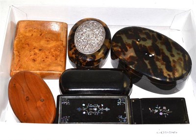 Lot 305 - Two tortoiseshell, two wooden and three papier mache snuff boxes