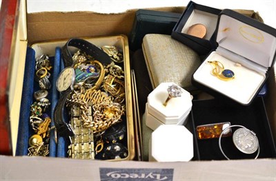 Lot 361 - A quantity of costume jewellery including brooches, earrings etc