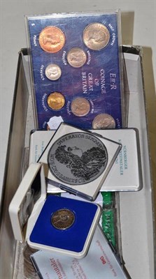 Lot 367 - Quantity of coins including ten larger silver coins (USA, Peru, Venezuela, Mexico etc), seven...