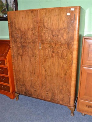 Lot 473 - Walnut compactum