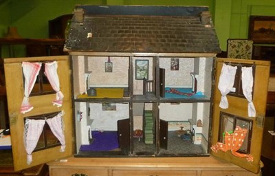 Lot 524 - Large dolls house and contents