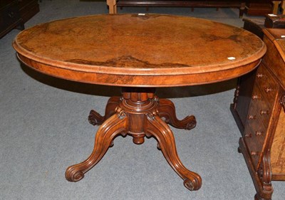 Lot 527 - A Victorian walnut loo table