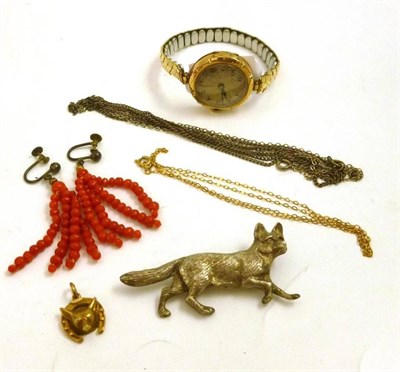 Lot 73 - A collection of jewellery including a 9ct gold fox head pendant, pair of coral earrings, 9ct...