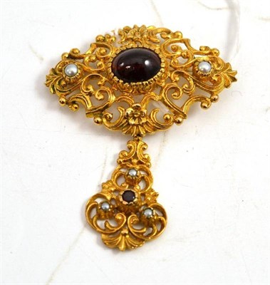 Lot 224 - A pierced garnet set brooch stamped '375'