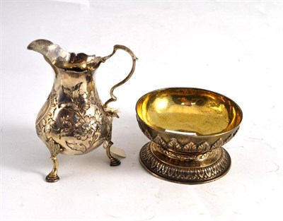 Lot 404 - Georgian silver cream jug and a Georgian silver gilt salt