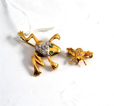 Lot 415 - Frog brooch and bee brooch, both stamped '585'