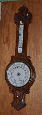 Lot 427 - An oak aneroid barometer in a banjo case