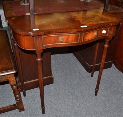 Lot 538 - Reproduction mahogany side table