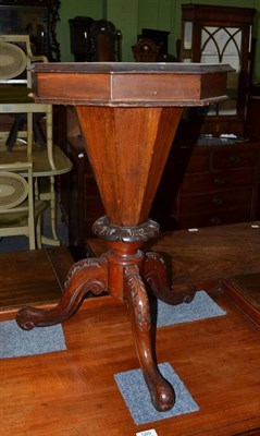 Lot 588 - Sewing table