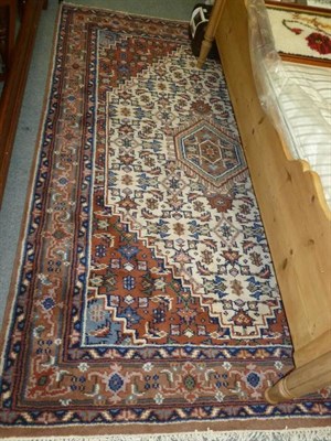 Lot 670 - Indo-Bidjar rug 1.5m x 2.4m