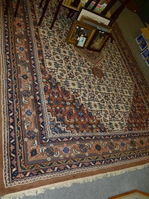 Lot 759 - Indo-Bidjar rug 2.5m x 3.5m (beige)