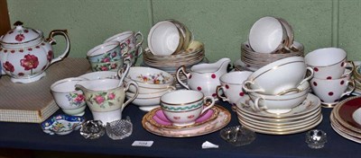 Lot 104 - A quantity of ceramics including polka dot tea wares, dessert plates etc