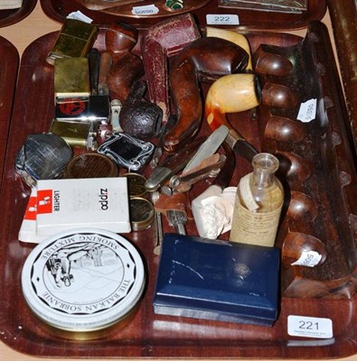 Lot 221 - A tray of pipes and related items