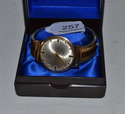 Lot 257 - 9ct gold gent's wristwatch