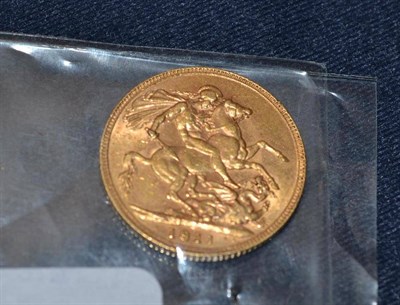 Lot 267 - Gold sovereign dated 1911