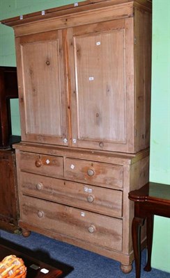 Lot 453 - Victorian pine linen press