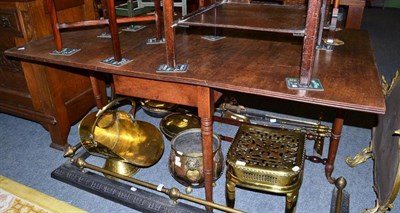 Lot 481 - Mahogany drop leaf table