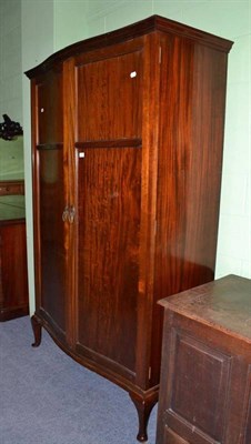 Lot 539 - An early 20th century mahogany double door wardrobe