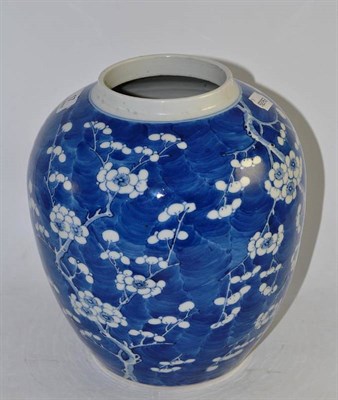 Lot 17 - Chinese blue and white vase, Kanxi reign marks