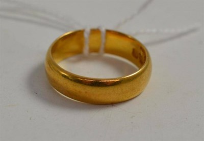 Lot 94 - A 22ct gold band ring