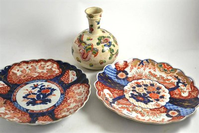 Lot 164 - Two Imari plates and a Chinese vase