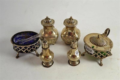 Lot 179 - Two pairs of silver pepperettes, a silver salt and silver mustard pot with blue glass liners 10 oz