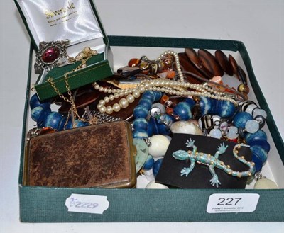 Lot 227 - Quantity of mixed jewellery, small quantity of gold and silver jewellery