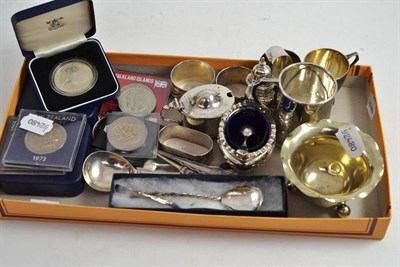 Lot 328 - A small collection of miscellaneous silver, silver plate and coins