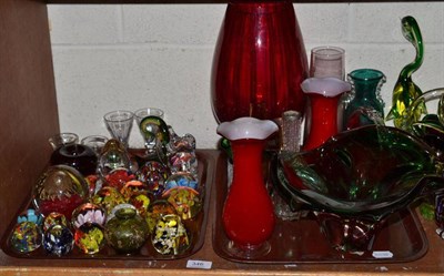 Lot 346 - Quantity of assorted coloured glass