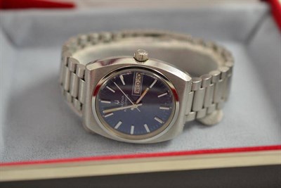 Lot 372 - A boxed Bulova Accutron watch, with relevant paperwork