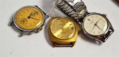 Lot 375 - A chronograph wristwatch and two other gentleman's wristwatches (3)