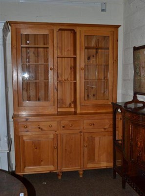 Lot 495 - A pine dresser