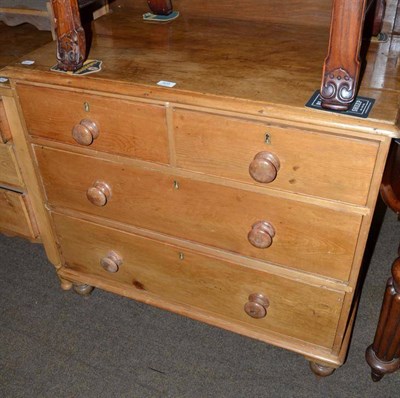 Lot 505 - Pine chest