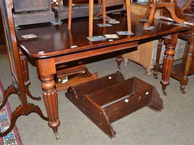 Lot 513 - A small Victorian mahogany dining table with additional leaf and winding handle