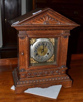 Lot 551 - An oak bracket clock