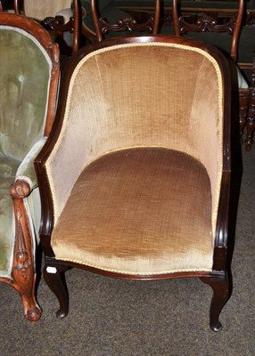 Lot 567 - Tub chair