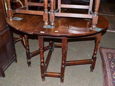 Lot 592 - An 18th century oak gateleg table