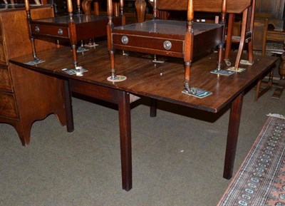 Lot 602 - A 19th century mahogany drop leaf table