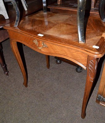 Lot 611 - Single drawer side table