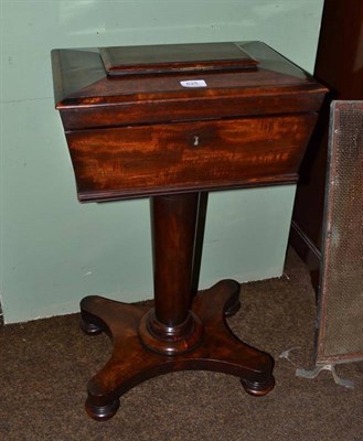 Lot 625 - An early 19th century mahogany teapoy