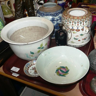 Lot 11 - Tray of Oriental ceramics
