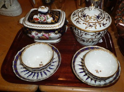 Lot 40 - Two Derby blue and gilt decorated teabowls and saucers, a Worcester sugar bowl and cover and a...