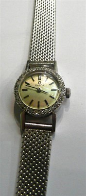 Lot 56 - A lady's 18ct white gold diamond set wristwatch signed Omega on a 9ct white gold bracelet
