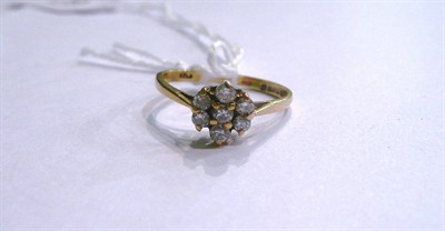 Lot 67 - A 9ct gold cluster ring