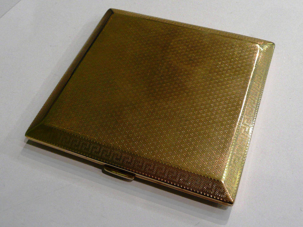 Lot 114 - A 9ct gold cigarette case