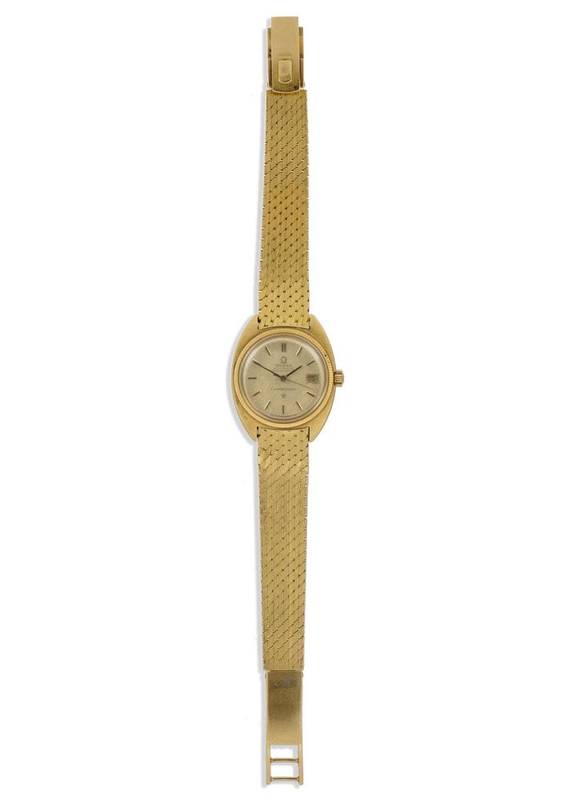 Lot 259 - A Lady's 18ct Gold Automatic Calendar Centre Seconds Wristwatch, signed Omega, Chronometer,...