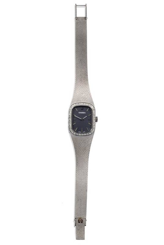 Lot 261 - A Lady's 18ct White Gold Diamond Set Wristwatch, signed Omega, circa 1977, (calibre 1100) lever...